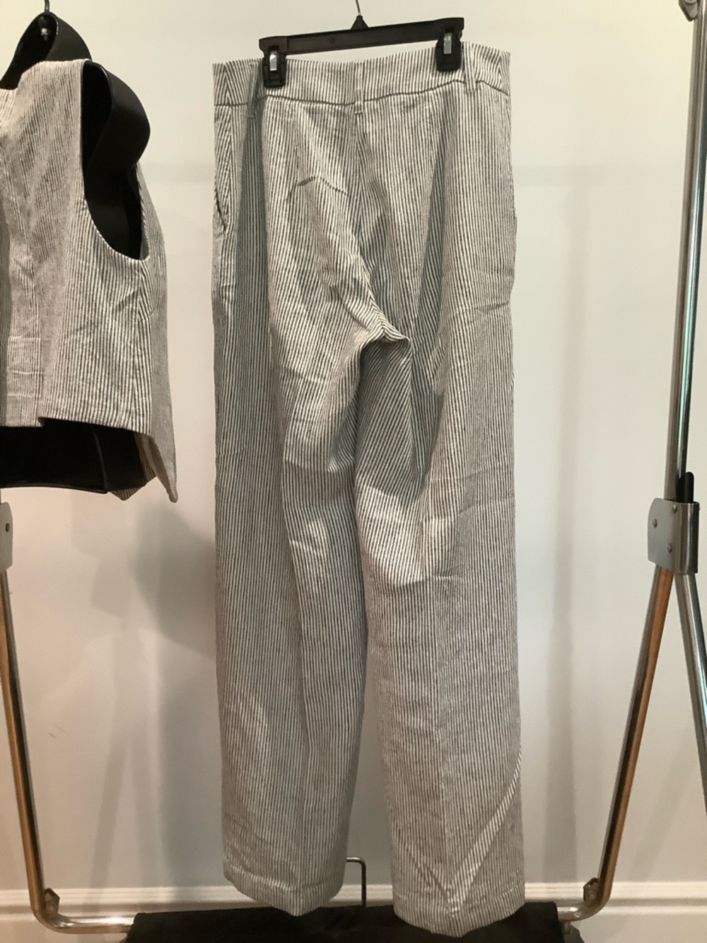 Scoop Linen Blend V-Neck Button Vest and Matching Pants, Small - Picture 10 of 14